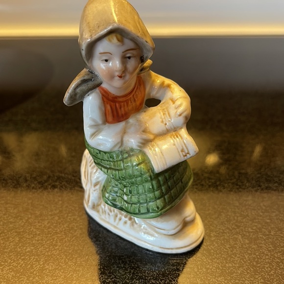 Figurines - Picture 2 of 4